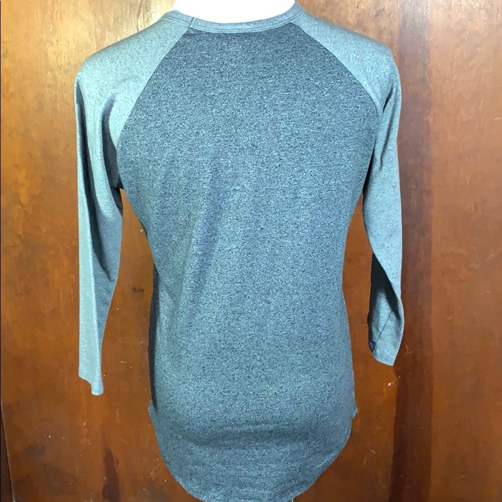 👾 LuLaRoe Grey Randy Top - Picture 4 of 6